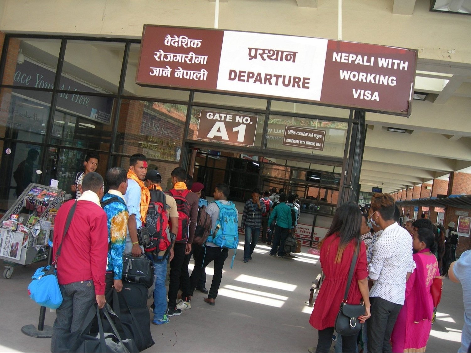 दश  महिनामा ७ लाखले देश छोडे