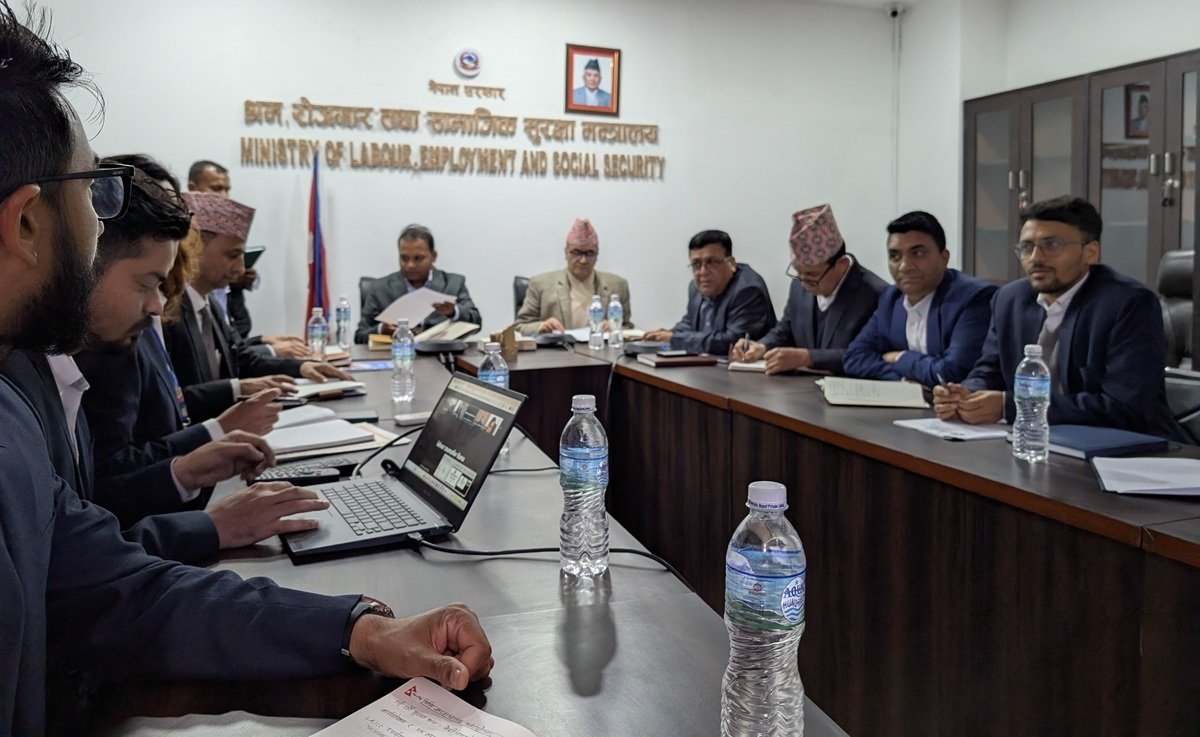 अझै केही समय श्रम स्वीकृति रोक्न श्रममन्त्रीलाई सुझाव